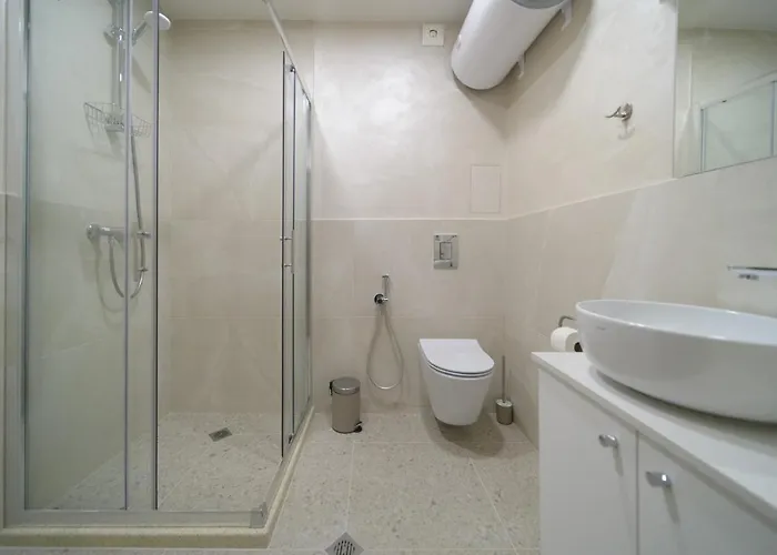 Magdalena - Two Bathrooms, Perfect Center